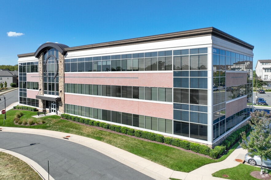 20755 Williamsport Pl, Ashburn, VA for sale - Building Photo - Image 2 of 6