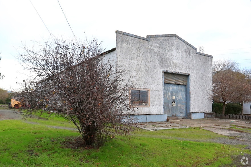 3302 & 3330 Broadway St portfolio of 2 properties for sale on LoopNet.ca - Building Photo - Image 1 of 4