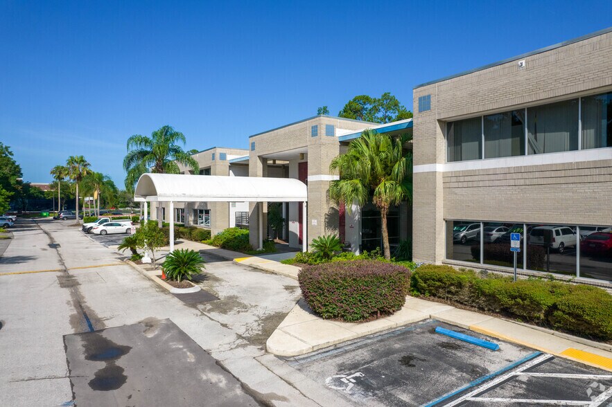 4130 Salisbury Rd, Jacksonville, FL à louer - Photo du bâtiment - Image 2 de 7