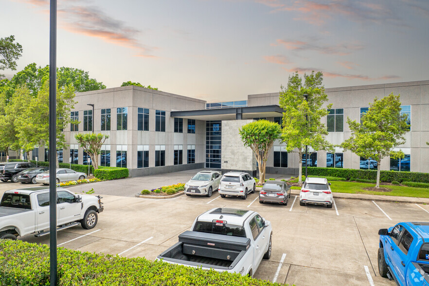 245 Commerce Green Blvd, Sugar Land, TX for lease - Building Photo - Image 1 of 4