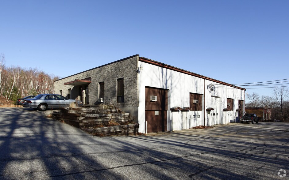 146 Londonderry Tpke, Hooksett, NH for sale - Primary Photo - Image 1 of 2