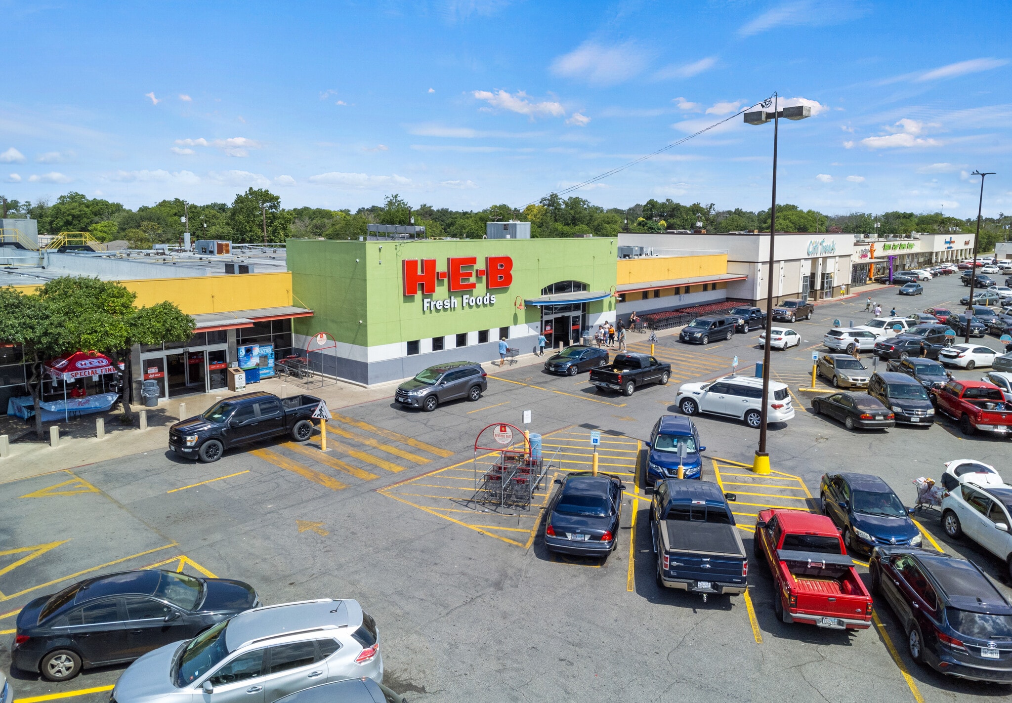 907-1015 S WW White Rd, San Antonio, TX for lease Primary Photo- Image 1 of 10