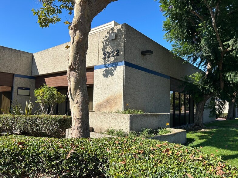 3222 Corte Malpaso, Camarillo, CA à vendre - Photo du bâtiment - Image 2 de 6