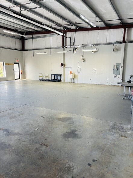 825 Hwy 74 S, Peachtree City, GA à louer - Photo du bâtiment - Image 3 de 7