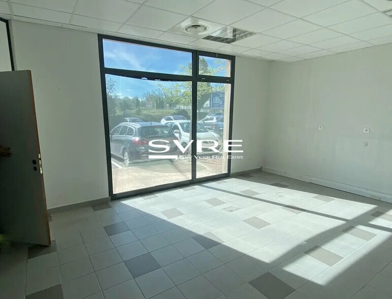 Office in Aix-en-Provence for lease - Building Photo - Image 2 of 7