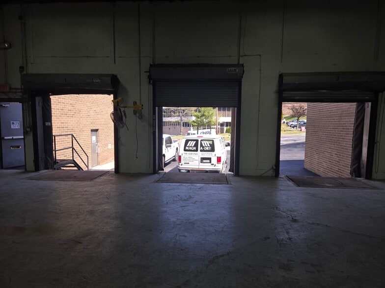 600 Executive Blvd, Elmsford, NY for lease - Interior Photo - Image 3 of 9