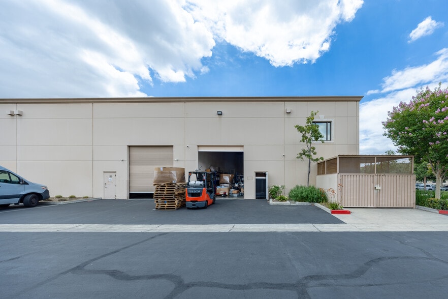 201 N Corona Ave, Ontario, CA for sale - Building Photo - Image 3 of 15