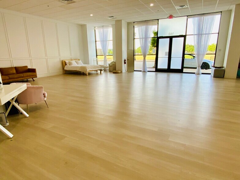 400 S Oak St, Roanoke, TX à louer - Photo intérieure - Image 3 de 17