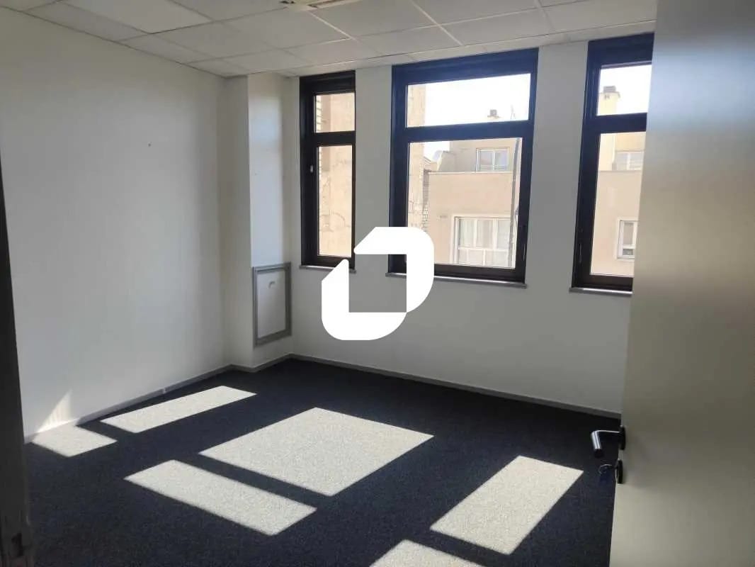 Office in Nanterre for sale Interior Photo- Image 1 of 5