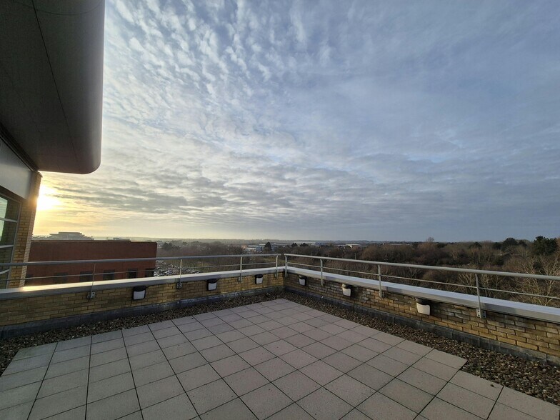 1 North Fourth St, Milton Keynes for lease - Building Photo - Image 3 of 10