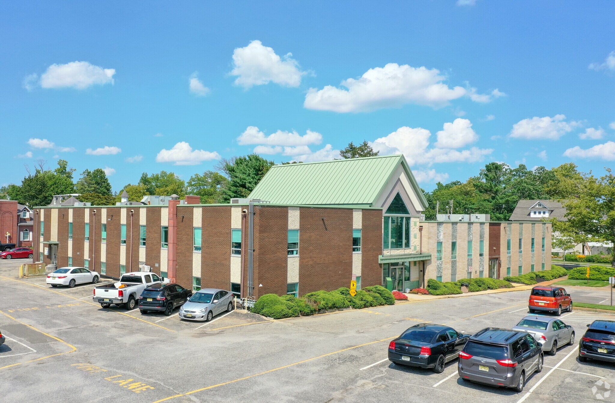 Portefeuille de 2 propriétés à vendre sur LoopNet.ca Photo principale- Image 1 de 2