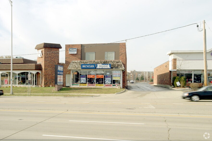 1226 N Roselle Rd, Schaumburg, IL à louer - Photo du bâtiment - Image 2 de 13
