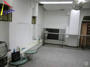 Retail in Segovia, Segovia for lease Interior Photo- Image 1 of 2