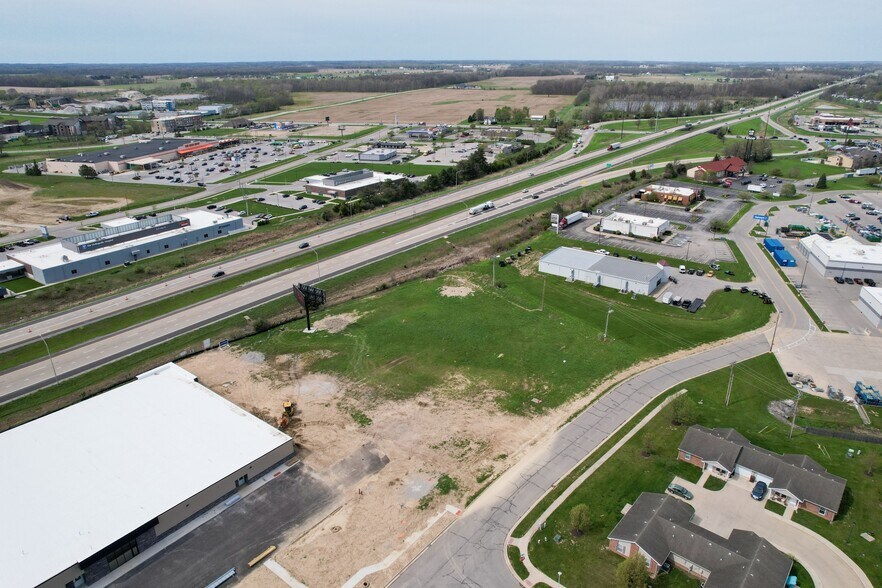 527 Ley Dr, Auburn, IN à louer - Aérien - Image 2 de 5