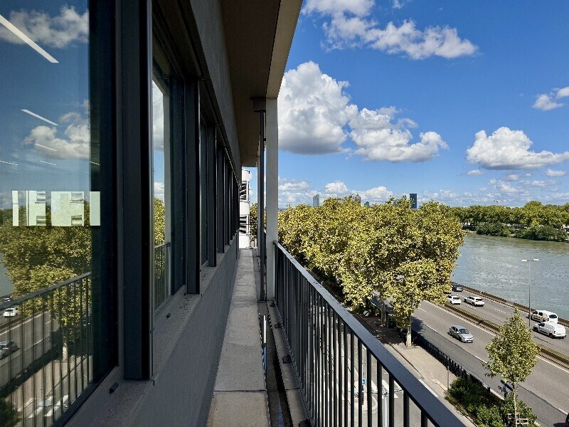 Office in Lyon for sale Building Photo- Image 1 of 10
