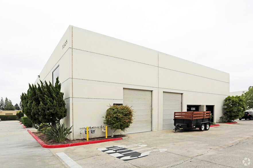 3325 Miraloma Ave, Anaheim, CA à louer - Photo du bâtiment - Image 3 de 4
