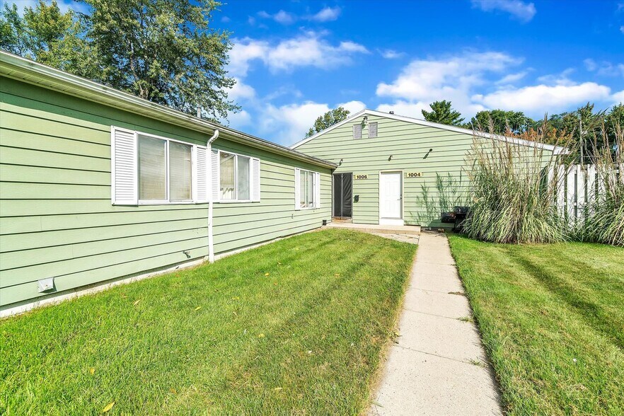 946 Vincent Ct, Lansing, MI à vendre - Photo du bâtiment - Image 2 de 11