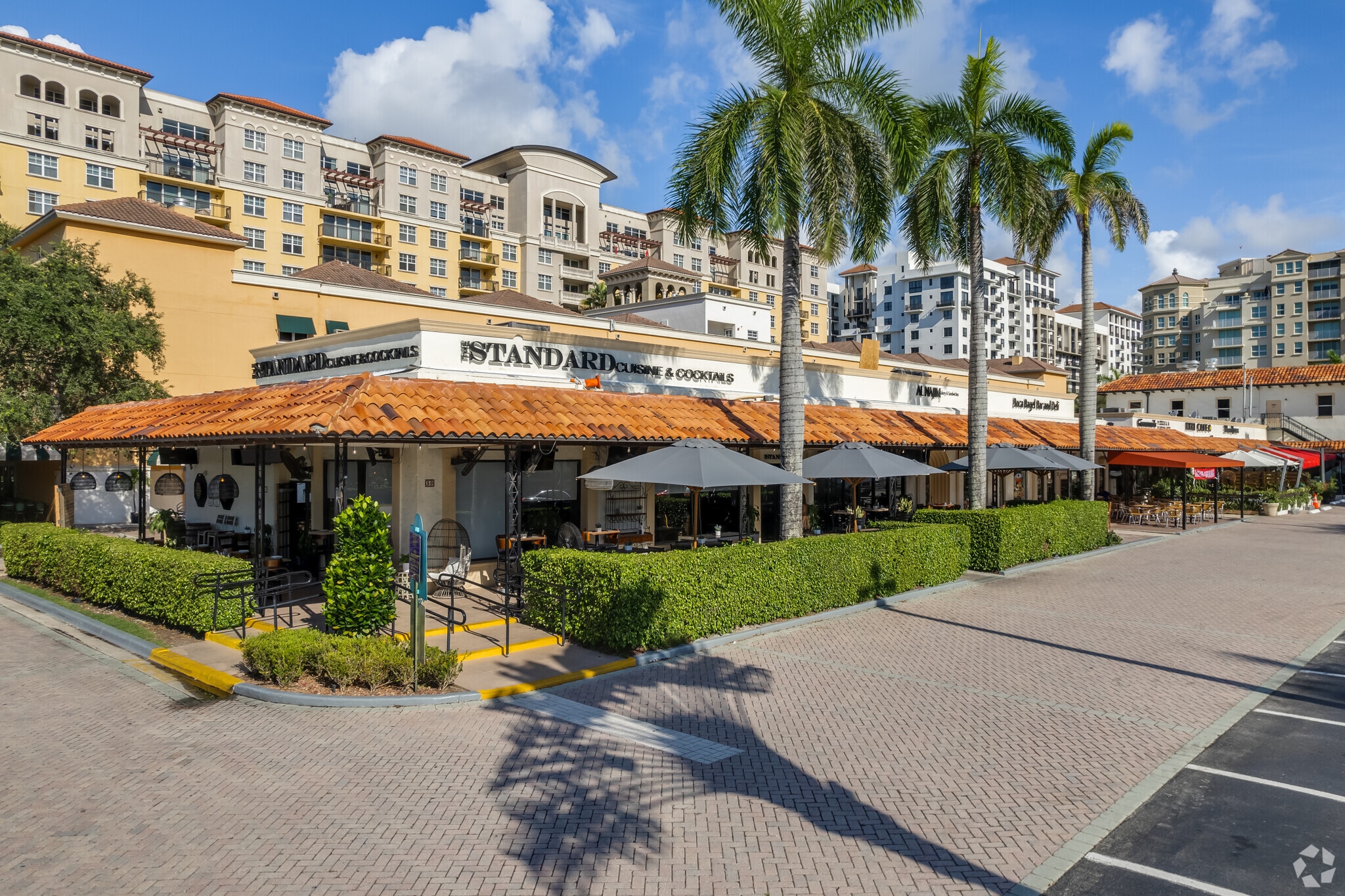 101 S Plaza Real, Boca Raton, FL à louer Photo du bâtiment- Image 1 de 17