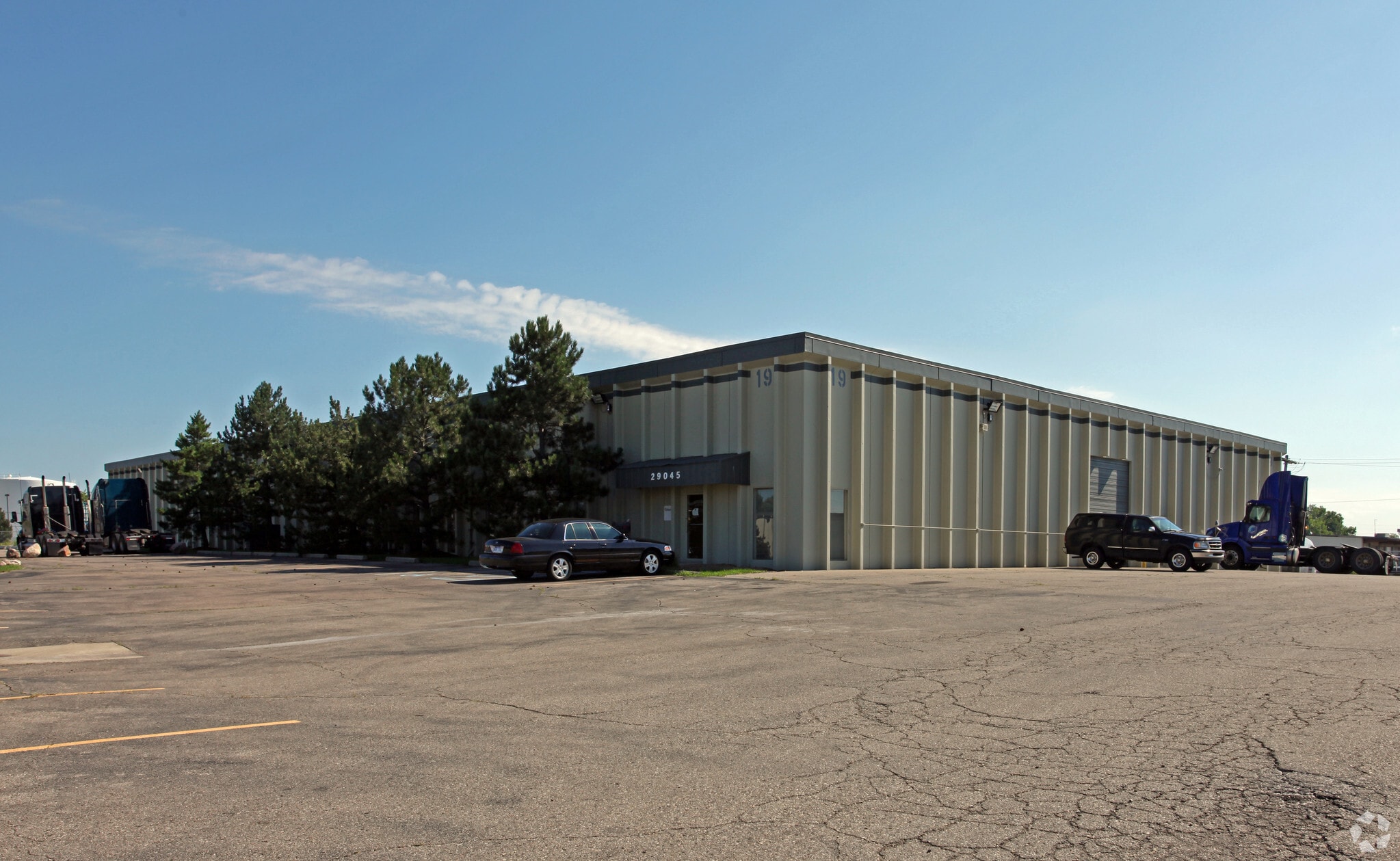 29031-29045 Airport Dr, Romulus, MI for lease Building Photo- Image 1 of 77