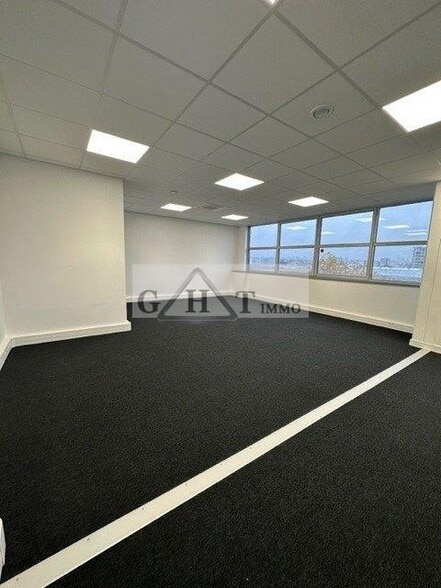 Office in Alfortville for lease - Interior Photo - Image 3 of 4