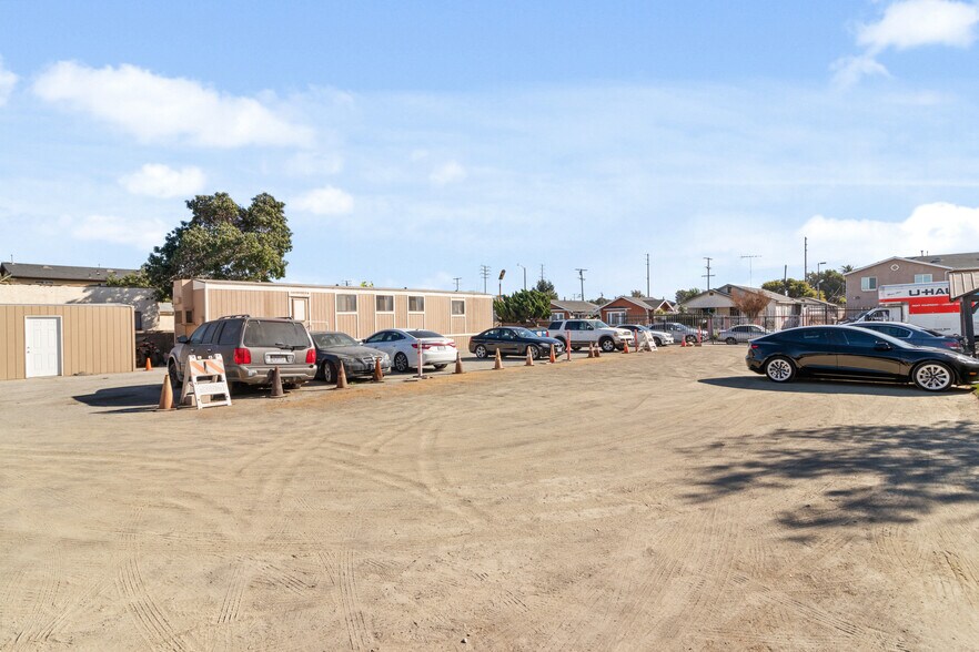 8928 S Figueroa St, Los Angeles, CA à vendre - Photo du bâtiment - Image 3 de 6