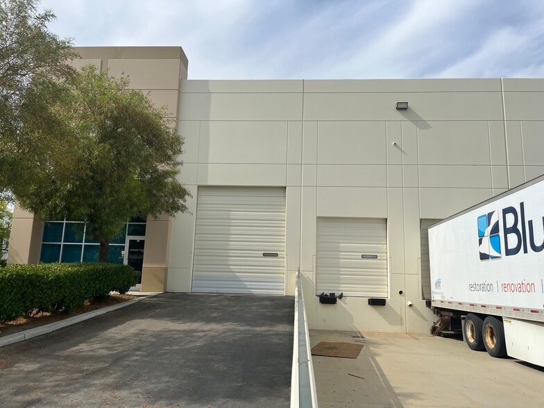 28301-28315 Constellation Rd, Valencia, CA for lease - Building Photo - Image 2 of 8