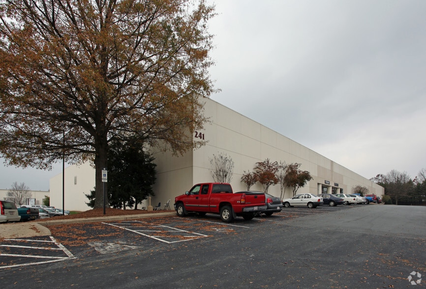 235 Burgess Rd, Greensboro, NC for lease - Building Photo - Image 3 of 11