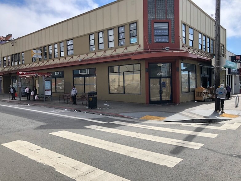2201-2209 Irving St, San Francisco, CA for lease - Building Photo - Image 1 of 3