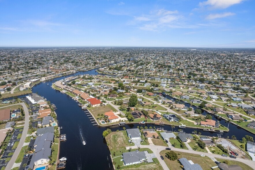 1107 SE 38th St, Cape Coral, FL for sale - Building Photo - Image 2 of 35