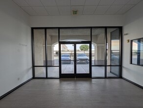 77750 Country Club Dr, Palm Desert, CA for lease Interior Photo- Image 1 of 5