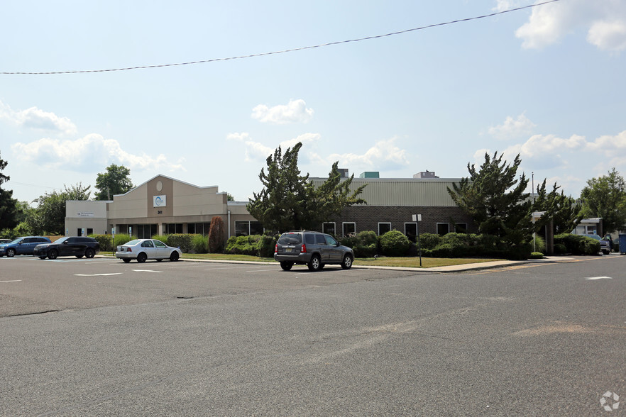 341 New Albany Rd, Moorestown, NJ for lease - Primary Photo - Image 1 of 14