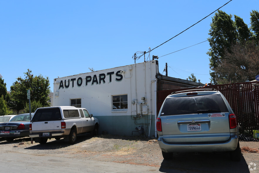 700 Parker Ave, Rodeo, CA for sale - Primary Photo - Image 1 of 4