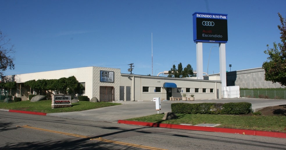 1130 Simpson Way, Escondido, CA à louer - Photo du bâtiment - Image 2 de 12