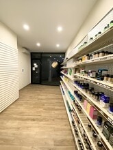 54-10 Flushing Ave, Flushing, NY à louer Photo intérieure- Image 2 de 4