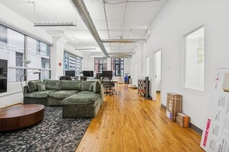 317 Adelaide St W, Toronto, ON à louer Photo intérieure- Image 1 de 4