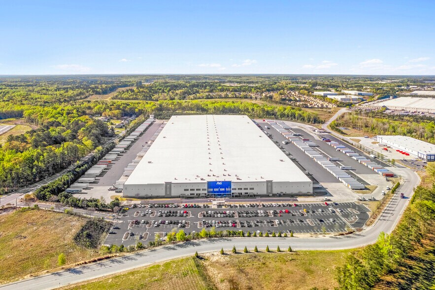 6720 Oakley Industrial Blvd, Union City, GA à louer - Photo du bâtiment - Image 1 de 2