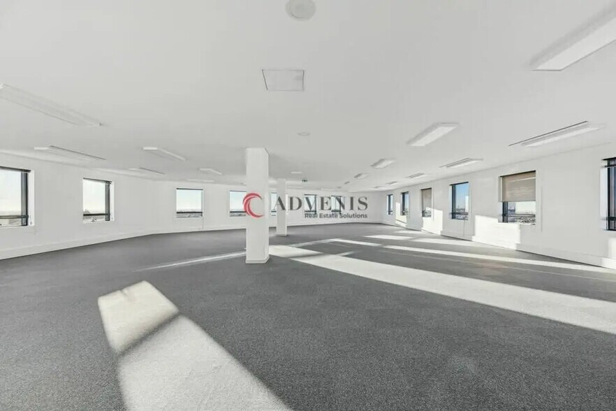 Office in Noisy-le-Grand for lease - Building Photo - Image 3 of 10