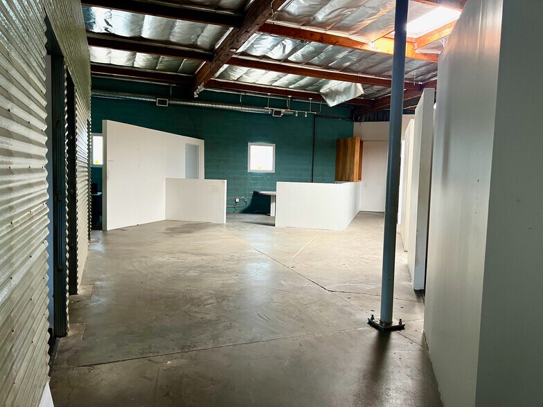 650 S Raymond Ave, Pasadena, CA à louer - Photo du bâtiment - Image 3 de 11
