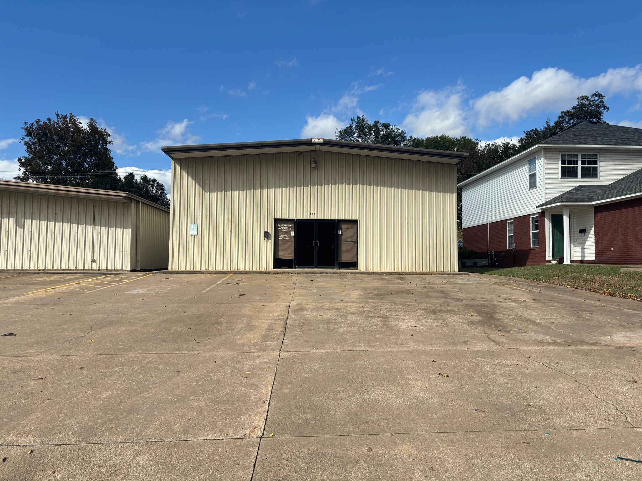 403 Vine St, Van Buren, AR for lease Interior Photo- Image 1 of 5