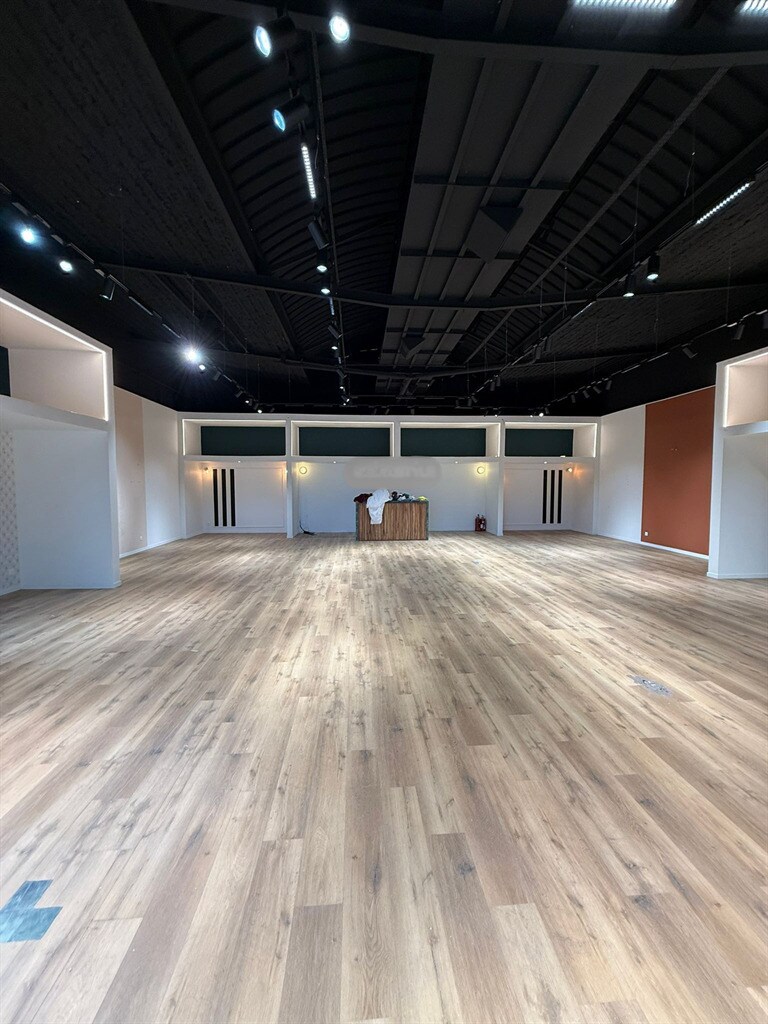 Retail in Drancy for lease Interior Photo- Image 1 of 3