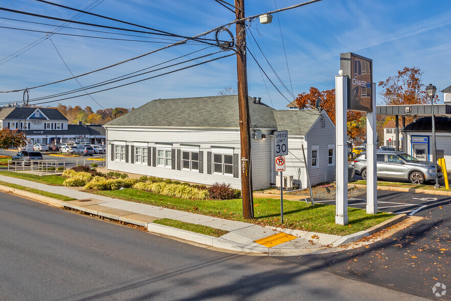 9822 Falls Rd, Potomac, MD for lease - Building Photo - Image 3 of 6