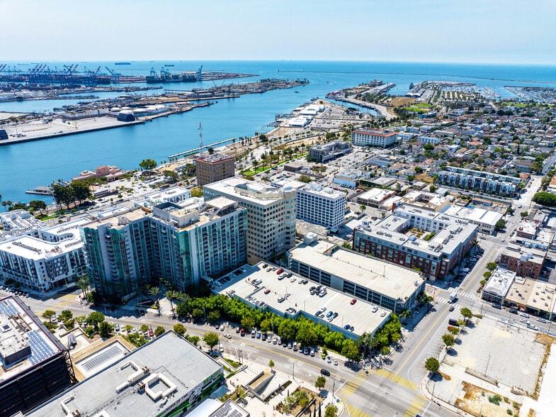 222 W 6th St, San Pedro, CA à vendre - Photo du bâtiment - Image 2 de 13