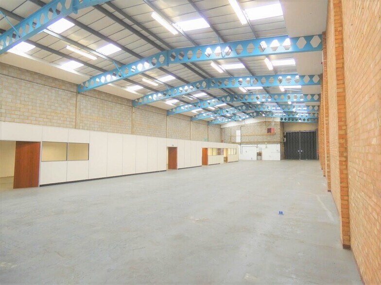 Great West Rd, Brentford for lease - Interior Photo - Image 3 of 9