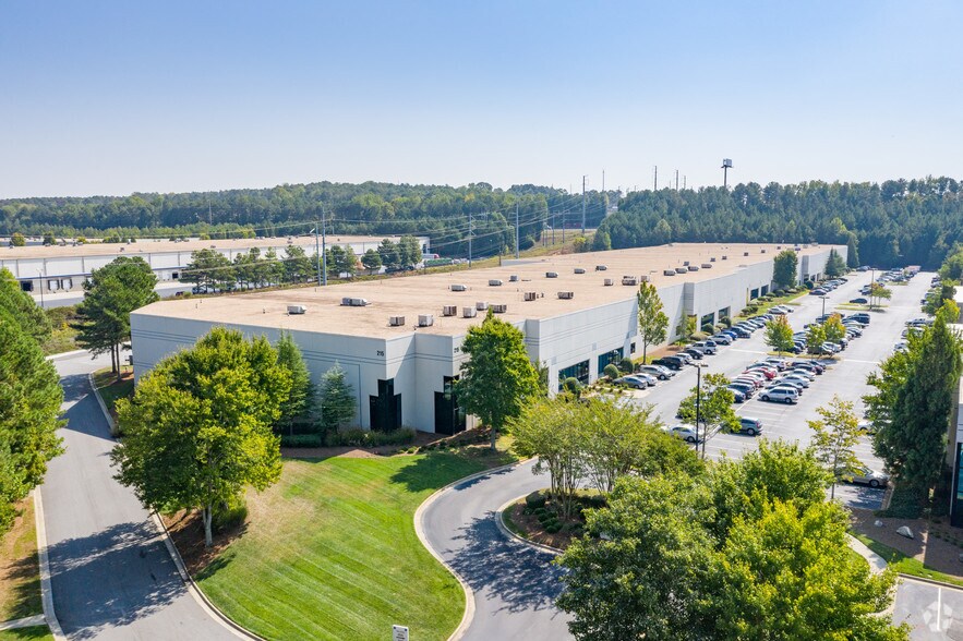 215 Satellite Blvd, Suwanee, GA à louer - Photo principale - Image 1 de 8