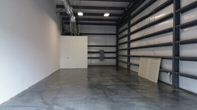 208 W Richardson St, Smithville, MO for lease Interior Photo- Image 1 of 2