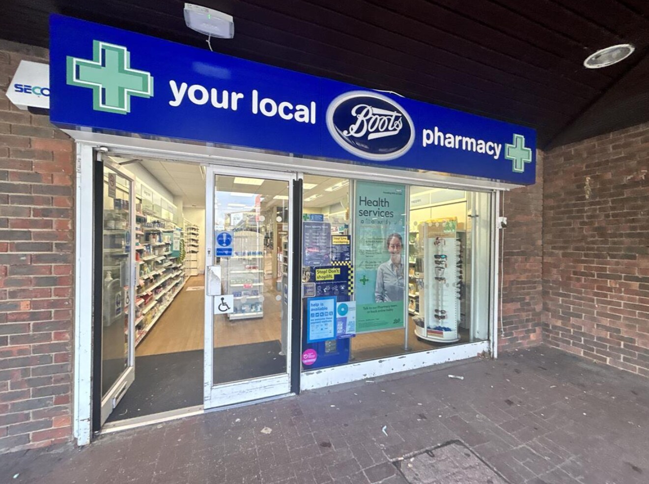 29 Tangley Park Rd, Hampton à vendre Photo du bâtiment- Image 1 de 1