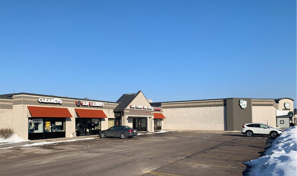 505-525 Cottonwood Ave, Hartland, WI à louer - Photo du bâtiment - Image 3 de 10