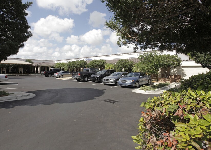 1350 NE 56th St, Fort Lauderdale, FL à louer - Photo du bâtiment - Image 3 de 20
