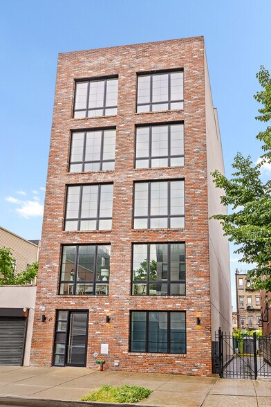 40 Schaefer St, Brooklyn, NY à vendre - Photo du bâtiment - Image 1 de 10