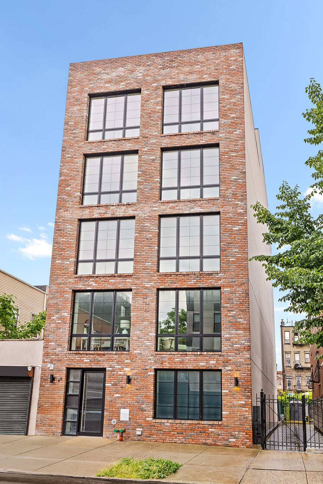 40 Schaefer St, Brooklyn, NY à vendre Photo du bâtiment- Image 1 de 11